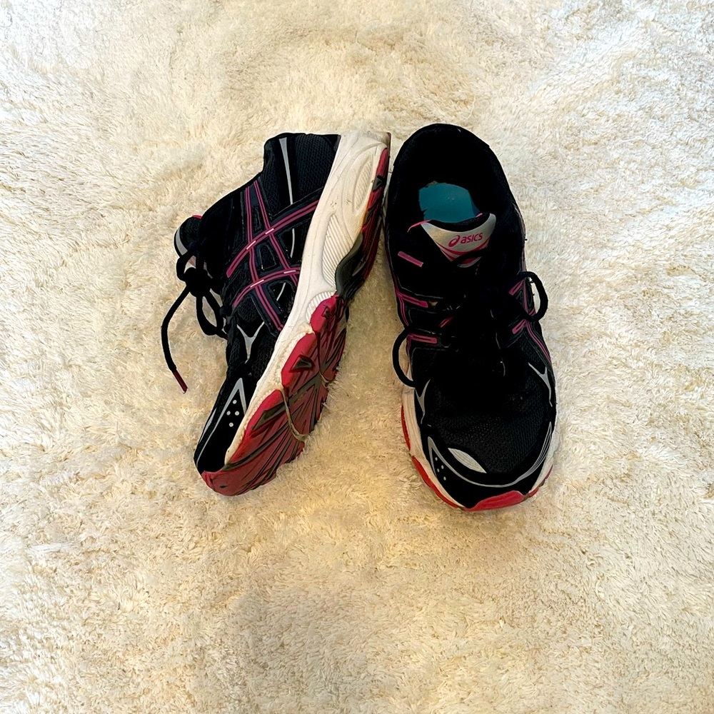 Women’s ASICS Gel-Galaxy5 in pink and black